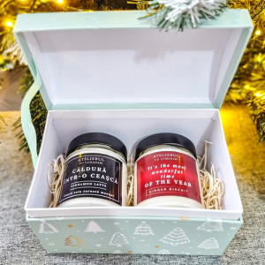 Set Cadou Crăciun – 2 Lumânări Parfumate din Ceară de Soia | Ginger Biscuit & Cinnamon Latte