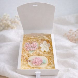 Cutie cadou cu lumânări din ceară de soia – Ediție specială 1 & 8 Martie