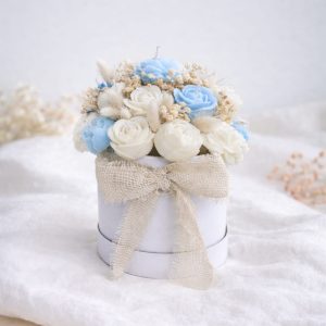 Buchet cadou flori lumânări parfumate din ceară de soia