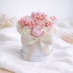 Buchet cadou flori lumânări parfumate din ceară de soia