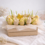 Coș cu lumânări florale – Colecția de Paște