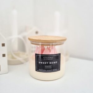 Lumânare parfumată din ceară naturală de soia „Sweet Home” – Vanilie, Cireșe & decor Lalele